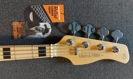 Sire Marcus Miller V7 Vintage 4-snarige basgitaar, helder metallic rood