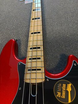 Sire Marcus Miller V7 Vintage 4-snarige basgitaar, helder metallic rood