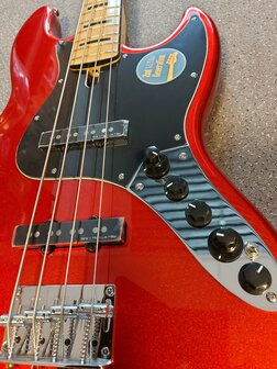 Sire Marcus Miller V7 Vintage 4-snarige basgitaar, helder metallic rood
