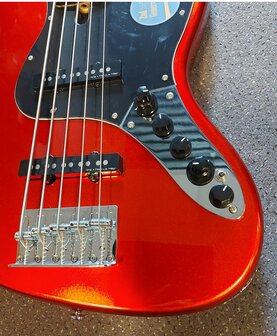 Sire Marcus Miller V7+ Vintage alder 5-string bass guitar bright metallic red