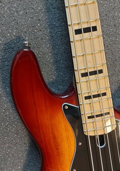 Sire Marcus Miller V7+ Vintage Swamp Ash 4-snarige basgitaar, Tobacco Sunburst S4, 2nd Gen
