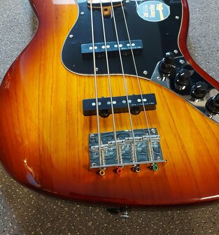 Sire Marcus Miller V7+ Vintage Swamp Ash 4-snarige basgitaar, Tobacco Sunburst S4, 2nd Gen