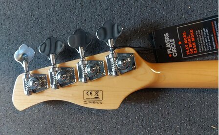 Sire Marcus Miller V7+ Vintage Swamp Ash 4-snarige basgitaar, Tobacco Sunburst S4, 2nd Gen