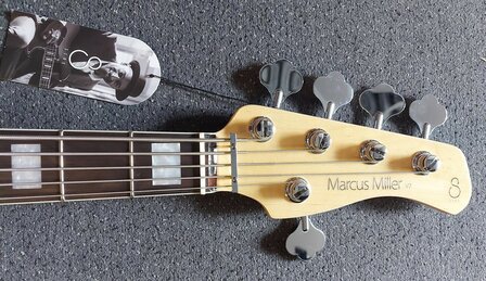 Sire Marcus Miller V7+ alder 5-string 2nd gen bass guitar tobacco sunburst
