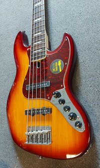 Sire Marcus Miller V7+ alder 5-string 2nd gen bass guitar tobacco sunburst