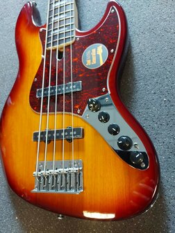 Sire Marcus Miller V7+ alder 5-string 2nd gen bass guitar tobacco sunburst