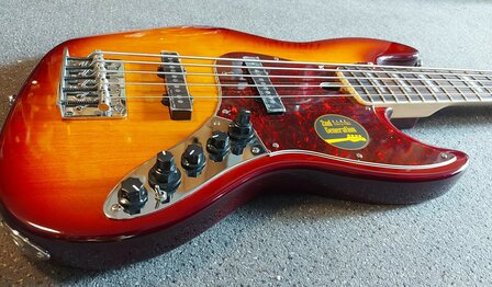 Sire Marcus Miller V7+ alder 5-string 2nd gen bass guitar tobacco sunburst