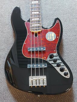 Sire Marcus Miller V7+ 2nd Gen Series 4-snarige basgitaar, zwart / black