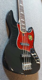 Sire Marcus Miller V7+ 2nd Gen Series 4-snarige basgitaar, zwart / black
