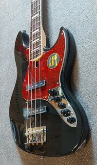 Sire Marcus Miller V7+ 2nd Gen Series 4-snarige basgitaar, zwart / black