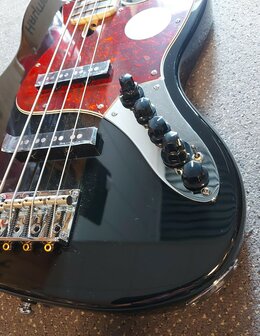 Sire Marcus Miller V7+ 2nd Gen Series 4-snarige basgitaar, zwart / black