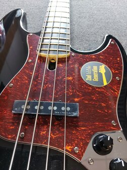 Sire Marcus Miller V7+ 2nd Gen Series 4-snarige basgitaar, zwart / black