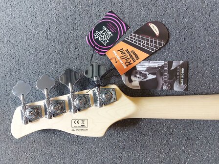 Sire Marcus Miller V7+ 2nd Gen Series 4-snarige basgitaar, zwart / black