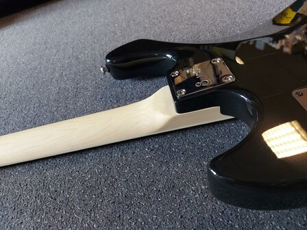 Sire Marcus Miller V7+ 2nd Gen Series 4-snarige basgitaar, zwart / black