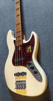 Sire Basses V5 Series Marcus Miller basgitaar, Vintage White