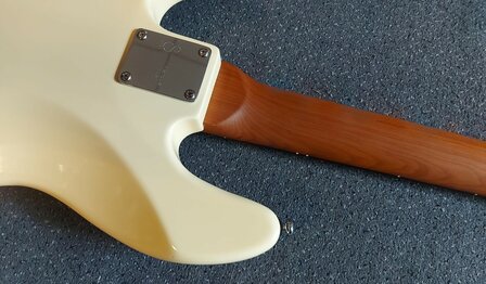 Sire Basses V5 Series Marcus Miller basgitaar, Vintage White