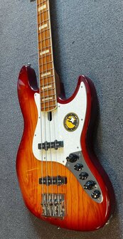 Sire Basses V8 Marcus Miller swamp ash 4-string active bass guitar, sunburst