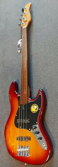 Sire Basses V7+ Series Marcus Miller fretless basgitaar Tobacco Sunburst