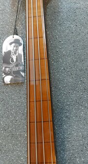 Sire Basses V7+ Series Marcus Miller fretless basgitaar Tobacco Sunburst