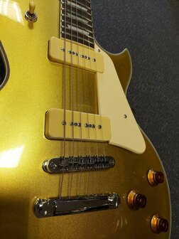 Sire Larry Carlton L7V Goldtop met P90 elementen