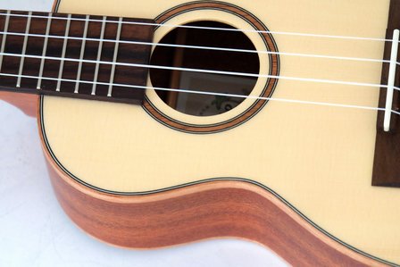 Leho Concert ukelele, Solid Spruce top