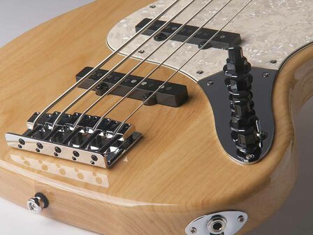 Sire Marcus Miller V7 Vintage swamp ash 5-string bass guitar natural