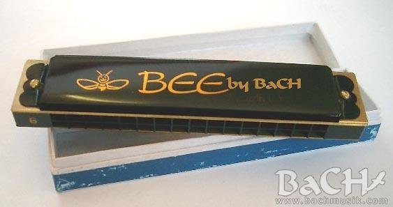 Bach Bee mondharmonica 20 holes, C-stemming, rood of zwart