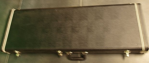 G&L Legacy USA White MP met stevige Tolex Case en certificaat van echtheid