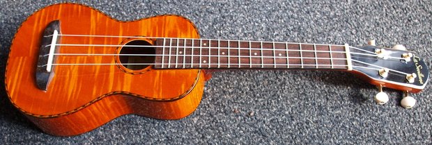 La Sevillana electro-akoestische Sopraan Ukulele Flamed Maple