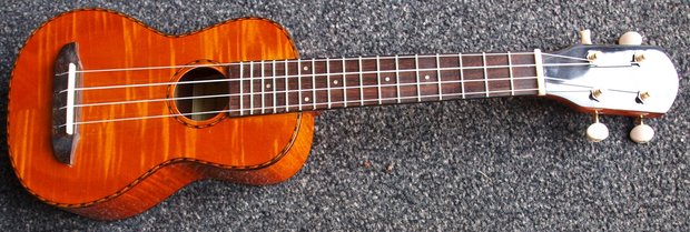 La Sevillana electro-akoestische Sopraan Ukulele Flamed Maple