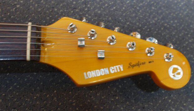 London City Spitfire MKII, Tobacco Sunburst met zwarte slagplaat 