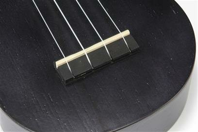 Kahiko sopraan ukelele met extra brede hals (wide neck) trans black