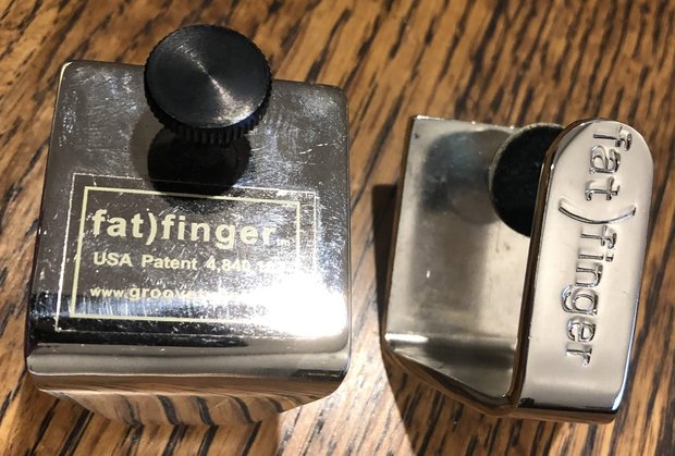 Fatfinger voor akoestische en elektrische basgitaar