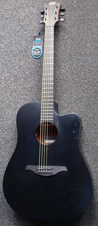 Lâg Skullture dreadnought cutaway electro black satin, b-stock door vingerafdrukken in de lak