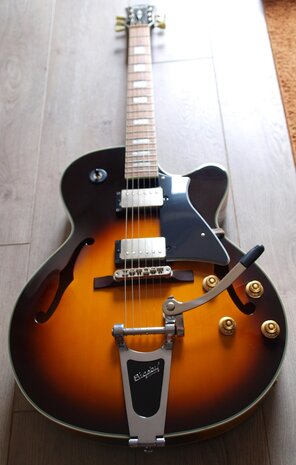 Cort Yorktown BV met Bigsby Vibrato