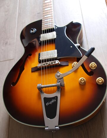 Cort Yorktown BV met Bigsby Vibrato