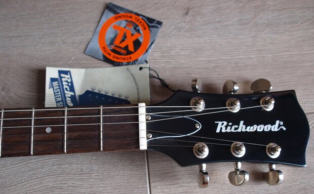 Richwood Master Series electric guitar "Retro Special Tremola" Millwood Black