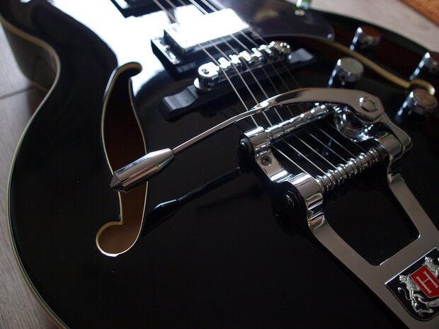 ​HAGSTROM Tremar HJ500 Black, nu met Hagstrom koffer