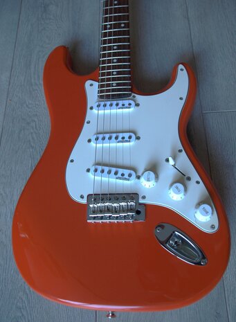 Vintage V6FR Firenza Red Re-issued, stratocastermodel 