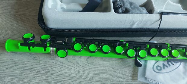 Nuvo Student Flute, Laser Green