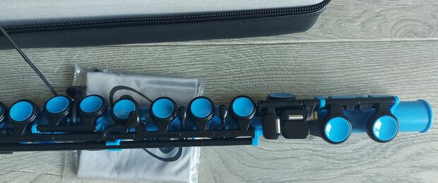 Nuvo Student Flute, Electric Blue