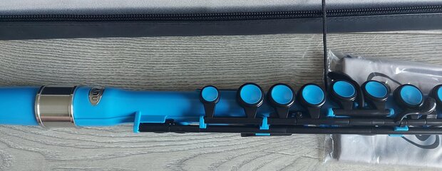 Nuvo Student Flute, Electric Blue