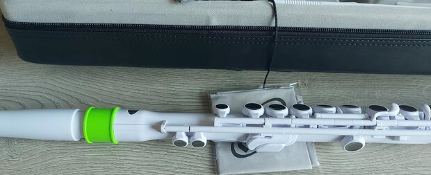 Nuvo Student Flute, White White Green