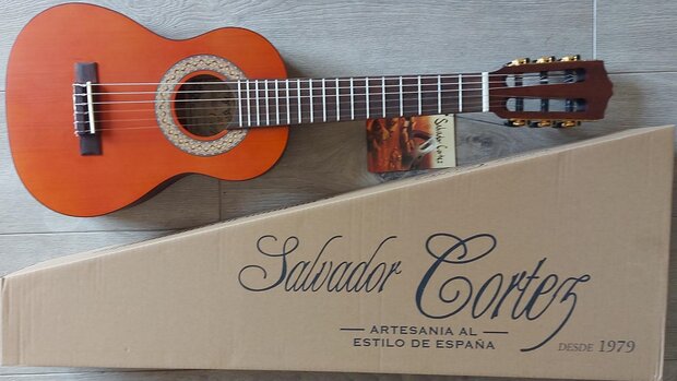 Salvador Cortez Iberia Series Luna PA classic guitar solid Canadian cedar top + sapele