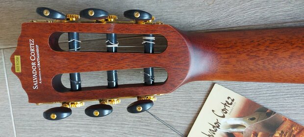 Salvador Cortez Iberia Series Luna PA classic guitar solid Canadian cedar top + sapele