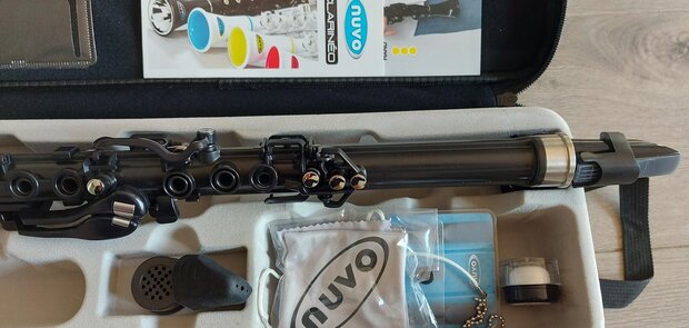 Nuvo Clarineo, zwart zilver