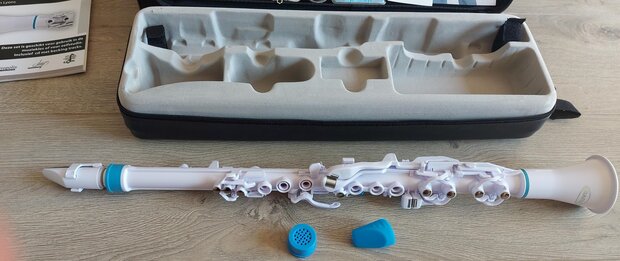 Nuvo Clarineo, wit-blauw