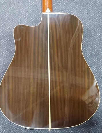 Luna Oracle Series Eclipse electro-akoestische gitaar