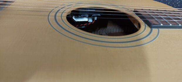 Luna Oracle Series Eclipse electro-akoestische gitaar