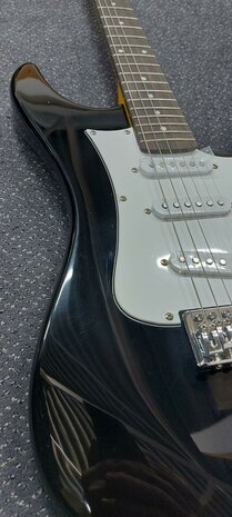 Washburn Sonamaster Series Black nu met hoes, kabel, riem en Cort 30W versterker